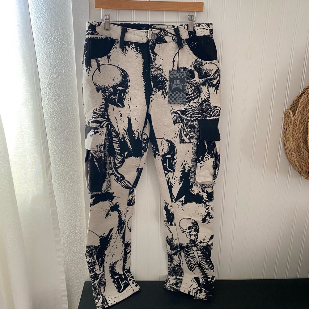 Rebel Vengeance Skull Print Tapestry Jacquard Cargo Pants Men’s 30 Fringe Sides
